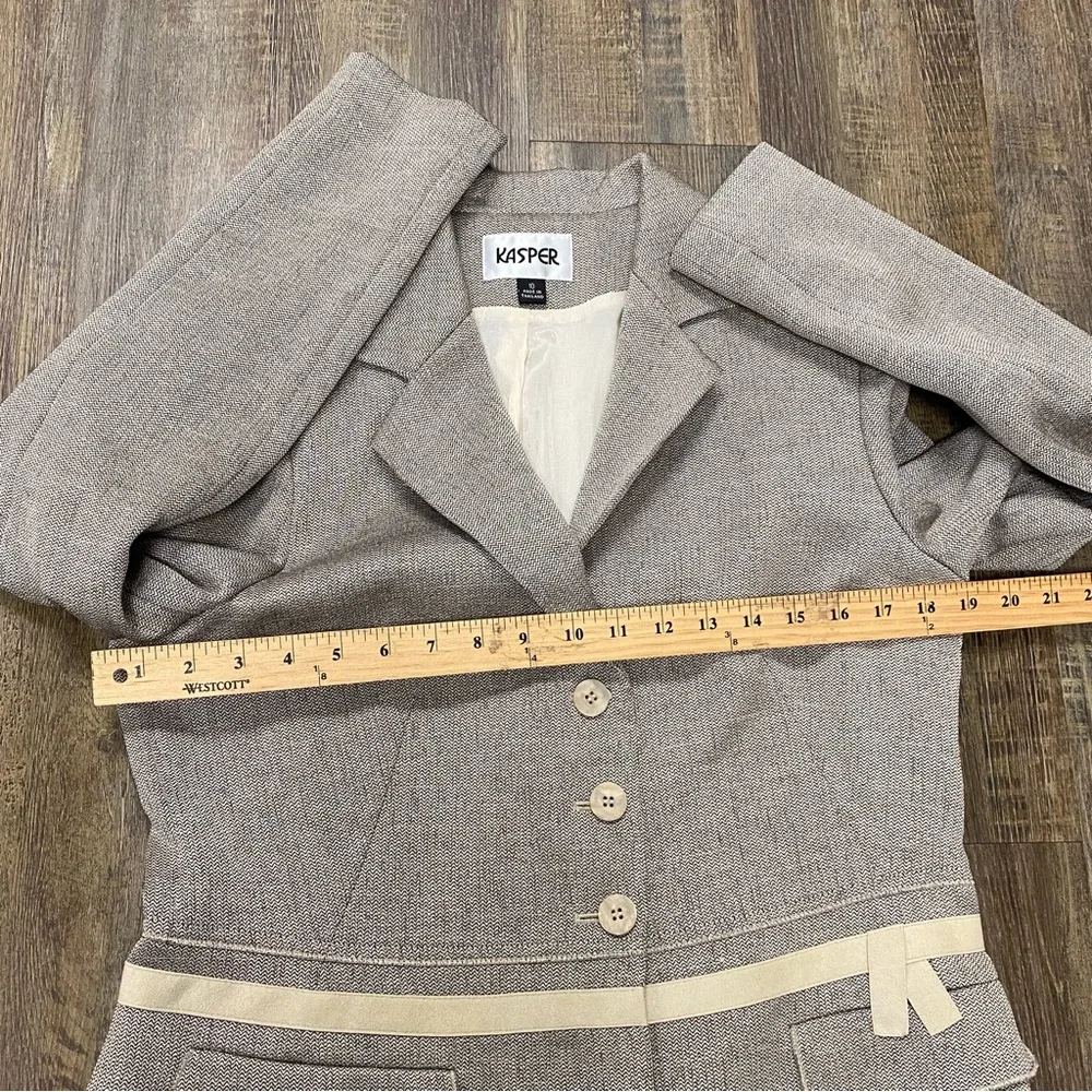 Kasper Beige Blazer and Skirt‎ Set with Cream Accents Career Wear Office Size 10